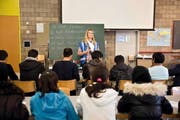 Deutschkurs für die Asylsuchenden. (Bild: Manuela Jans-Koch / Neue LZ)