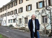 Dominik Flammer vor dem ehemaligen Kapuzinerkloster. (Bild: Oliver Mattmann (Stans, 1. Dezember 2016))
