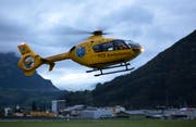 Der Rettungshelikopter im Landeanflug. (Bild: Geri Holdener)