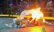 Der «Obwalden Overlord» wird vom Kontrahenten «Warhead» in der Arena regelrecht geröstet. Bild: Screenshot Youtube