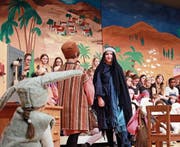 Das Weihnachtssingspiel «Stärn über Bethlehem» kam in der Aula Cher farbenprächtig daher. (Bild: Marion Wannemacher (Sarnen, 10. Dezember 2017))
