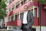 Josef Hess bei seinem Amtsantritt vor dem Haus des Waldes. (Bild: Corinne Glanzmann (Sarnen, 4. Juli 2017))