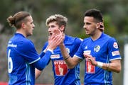 Stefan Wolf, Dren Feka und Daniel Follonier (von links) jubeln nach dem Tor zum 0:1. (Bild: Martin Meienberger / Freshfocus (Marbella, 18. Januar 2018))