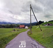 Die Aufnahmen sind hier, gleich unterhalb des Etzelpasses entstanden. (Bild: Google Street View)