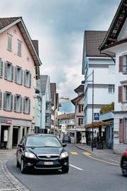 Die Fachgeschäfte haben nichts dagegen, wenn im Dorf künftig Tempo 30 gelten würde. (Bild: Corinne Glanzmann (Sarnen, 18. April 2017))