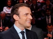 Hat gut lachen: Präsidentschaftskandidat Emmanuel Macron überzeugte die TV-Zuschauer bei der ersten von drei Debatten laut einer Umfrage am meisten. (Bild: KEYSTONE/AP AFP POOL/PATRICK KOVARIK)