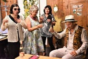 Sie boten ein überraschendes Stubentheater an der Konferenz der Ob- und Nidwaldner Theatervereine: Fabienne Zeugin, Sonja Geissdörfer, Ursula Reiser und Michael Camenzind (von links). (Bild: PD)
