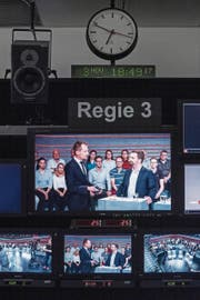 Blick in die Regie während der Aufzeichnung der Sendung «Arena» zum Thema «No Billag – Ja oder Nein?» des Schweizer Fernsehens. (Bild: Ennio Leanza/Keystone (Zürich, 3. November 2017))