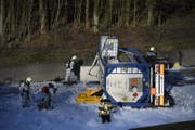 Der Lastwagen war mit 24'000 Liter Methanol beladen. (Bild: Georgios Kefalas / Keystone (Muttenz, 14. März 2018))