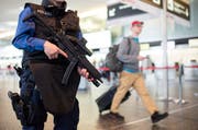 Am Sonntag wird der Flughafen in Brüssel mit neuen Sicherheitsvorkehrungen wieder geöffnet. Im Symbolbild: Der Flughafen Zürich. (Bild: KEYSTONE/Ennio Leanza)