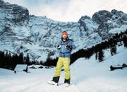Nik Hartmann war für «Winter Wunderland» auch im Schächental unterwegs und geriet dabei ins Schwärmen. (Bild: SRF)