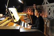 Barbara Domedi-Tresch eröffnete mit Bachs Präludium und Fuge die gelungene Orgelnacht.Bild: Urs Hanhart (Altdorf, 19. November 2016)