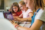 Digitale Hilfsmittel sind auch aus dem heutigen Schulalltag kaum mehr wegzudenken. (Bild: Philipp Schmidli (Meggen, 31. August 2017))