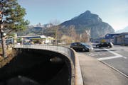 Die Einfahrt von der Rynächt- in die Umfahrungsstrasse soll fast ein Jahr lang gesperrt bleiben. (Bild: Urs Hanhart (Schattdorf, 1. Dezember 2016))