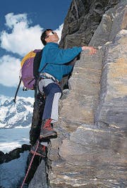 Franz Steinegger 1990 bei einem seiner Hobbys, dem Klettern. (Bild: Karl-Heinz Hug / Keystone)