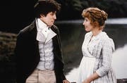 Die Frisuren mögen aus der Mode sein, doch die Geschichten bewegen immer wieder. Kinoverfilmungen (von oben links): «Pride and Prejudice», 1940. «Pride and Prejudice», 2005, mit Keira Knigthley, Matthew MacFadyen. «Sense and Sensibility, 1995, mit Hugh Grant, Emma Thompson. «Emma», 1996, mit Gwyneth Paltrow, Jeremy Northam. (Bild: Getty, Imago)