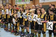 Die Rollhockeyspieler dankten den Verantwortlichen für die neue Halle. (Bilder: Paul Gwerder (Seedorf, 13. Januar 2018))