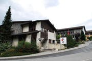 Das Emmetter Schulhaus mit Baujahr 1960 soll abgerissen und durch einen Neubau ersetzt werden. (Bild: Corinne Glanzmann (28. August 2007))