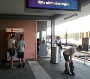 Der Snack-Automat war während der Warterei begehrt. (Bild: Leserbild Bote der Urschweiz)