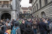 Hier spielt die Musik: emsiges Treiben am Fasnachtsmäärt Unter der Egg. (Bild: Nadia Schärli (Luzern, 3. Februar 2018))