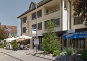 Das Ärztezentrum an der Bahnhofstrsse in Sins schliesst per Ende Juli. (Bild: Google Maps)