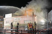 Der Brand der Halle Stille Reuss in Schattdorf vor mehr als vier Jahren beschäftigt die Urner Justiz. (Bild: Kapo Uri (Schattdorf, 4. Oktober 2012))