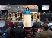 Die amerikanische UNO-Botschafterin präsentiert Raketenteile. (Bild: EPA (Washington, 14. Dezember 2017))