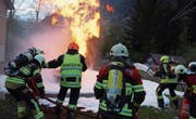Am Kurs des kantonalen Feuerwehrverbands probten die Atemschutzgeräteträger den Ernstfall. (Bild: PD (Erstfeld, April 2017))