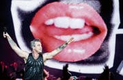 Robbie Williams (43) bei seinem Auftritt gestern im Zürcher Letzigrund-Stadion. (Bild: Ennio Leanza/Keystone (Zürich, 2. September 2017))
