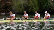 Müssen nun in den B-Final: der Schweizer Doppelvierer mit Nico Stahlberg, Augustin Maillefer, Roman Röösli und Barnabé Delarze (von rechts). (Bild: AP)