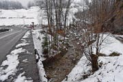 Der 47-Jährige starb an den Folgen des Sturzes in den Bach. (Bild: Andreas Seeholzer, Bote der Urschweiz)