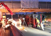 Die Bergungsaktion dauerte mehrere Stunden. (Bild: Kapo Aargau)