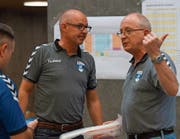 Sie weisen Zug United den Weg in die Zukunft: Hans Bachmann (rechts) und Patrick Trachsel (Mitte). (Bild: Ruedi Burkart (Zug, 19. August 2017))