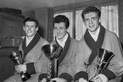 Die drei Chervet-Brüder gewinnen an den Schweizermeisterschaft im Boxen 1961 in Zürich je einen Titel. Ernst Chervet (links), wird Schweizermeister im Federgewicht, Fritz Chevret, (Mitte) im Fliegengewicht und Paul Chervet (rechts) im Bantamgewicht. (Bild: Keystone Archiv)