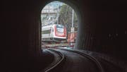 Der Ölberg-Tunnel am Axen bei Sisikon wird zurzeit auf den 4-Meter-Korridor ausgebaut. (Bild: Urs Flüeler/Keystone (5. September 2017))