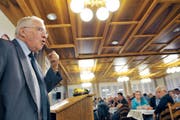 Der SVP-Übervater Blocher kritisierte in Unterschächen die EU und das Schweizer Asylwesen. (Bild Anian Heierli)