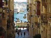Enge Gassen und Steinbauten mit viel Charme: Valletta gibt eine tolle Kulisse ab. (Bild: Dominik Buholzer)