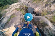 Laso Schaller stellte einen neuen Weltrekord im Klippenspringen auf. (Bild: Redbull)