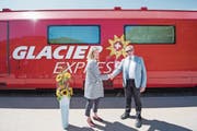 Die Geschäftsführerin der Glacier Express AG, Annemarie Meyer, und Verwaltungsratspräsident Isidor Baumann gestern auf dem Oberalppass. (Bild: Urs Flüeler/Keystone (23. August 2017))