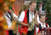 Carlo Brunner als Gast bei der letzten «Hopp de Bäse»-Sendng von Kurt Zurfluh. (Bild: Urs Flüeler / Keystone (Weggis, 30. Juni 2012))