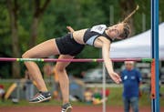Schraubte in dieser Saison ihre Bestleistung um fünf Zentimeter auf 1,70 Meter hoch: die 15-jährige Nadine Odermatt aus Kerns. (Bild: Hanspeter Roos (Aarau, 25.Juni 2017))