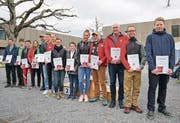 Sie alle haben bei Wettkämpfen Medaillen gewonnen und wurden von der Gemeinde Sarnen geehrt. (Bild: Romano Cuonz OZ)