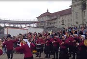 Das Kloster als imposante Kulisse. (Bild: Youtube)