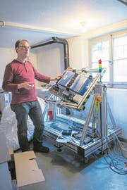 Reportage aus dem Institut für Medizintechnik. Fotografiert am 20. Februar 2018 in Hegiswil NW. Im Bild: Dr. Bernd Rattenbacher LZ Boris Bürgisser (Bild: Boris Bürgisser (Hergiswil, 20. Februar 2018))