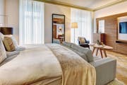 Blick in ein Zimmer des Palace Hotel auf dem Bürgenstock, das ab morgen auch für Individualgäste offen ist. (Bild: Gabriel Ammon (13. Feburar 2017))
