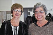 Edith Tobler (links) und Elisabeth Walker. (Bild: Birgit Scheidegger (Ennetmoos, 29. November 2017))