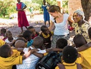 Anja Kempf anlässlich ihres Einsatzes als freiwillige Helferin bei einem Hilfsprojekt in Malawi im Jahr 2016. (Bild: PD)