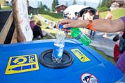 Sie werden fleissig benutzt auf Klewenalp: die Entsorgungskübel. (Bild Manuela Jans)