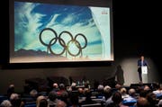 OK-Präsident Jean-Philippe Rochat präsentiert im Juni die Olympia-Kampagne an der ETH in Lausanne. (Bild: Jean-Christophe Bott/Keystone)
