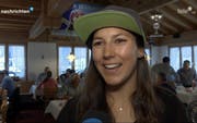 Wendy Holdener stellte fürs Stübli unter anderem Pokale, Medaillen, Trikots und Skier zur Verfügung. (Bild: Tele1)